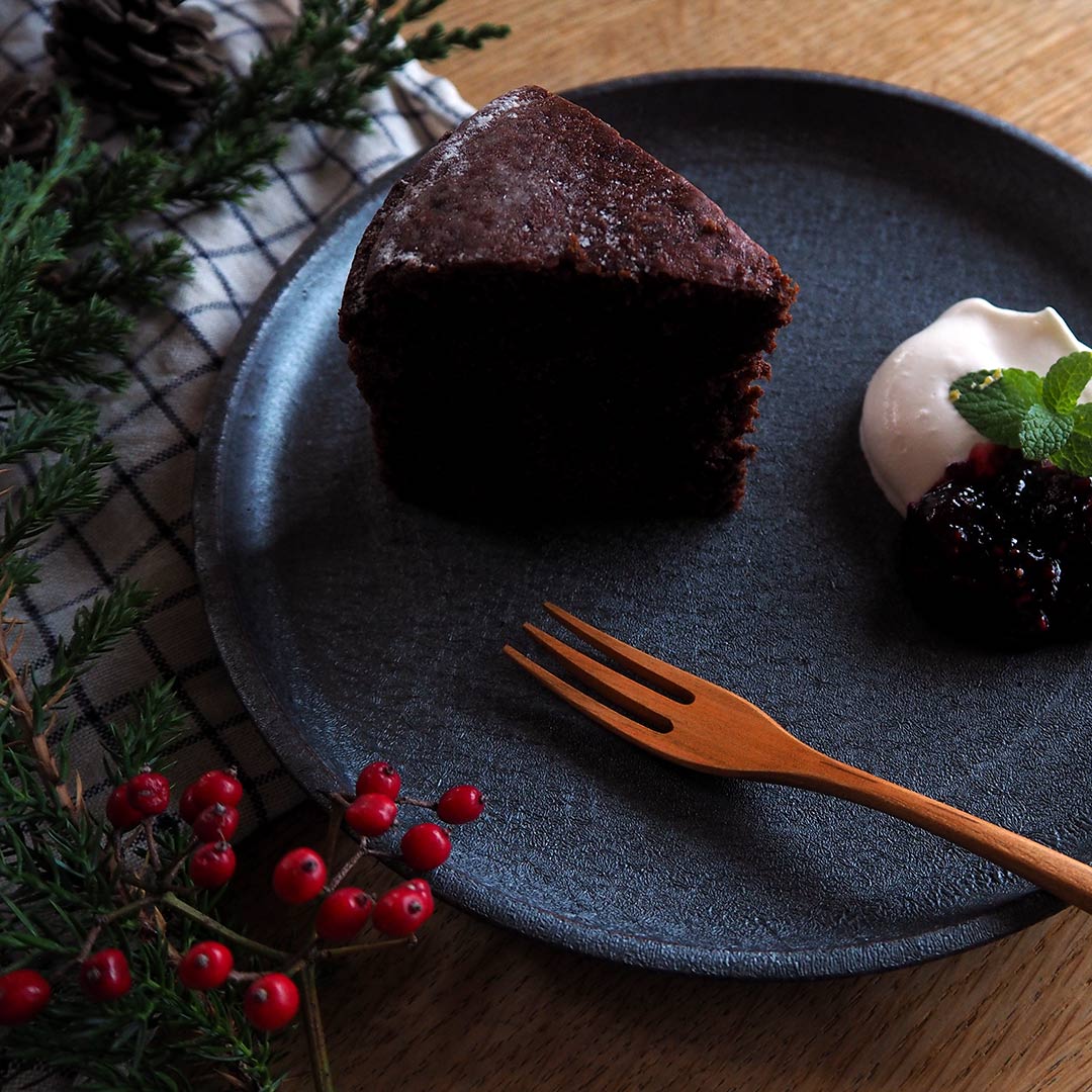 鉄灰釉/7寸プレート皿 | 研窯 | 糸島くらし×ここのき 公式通販サイト