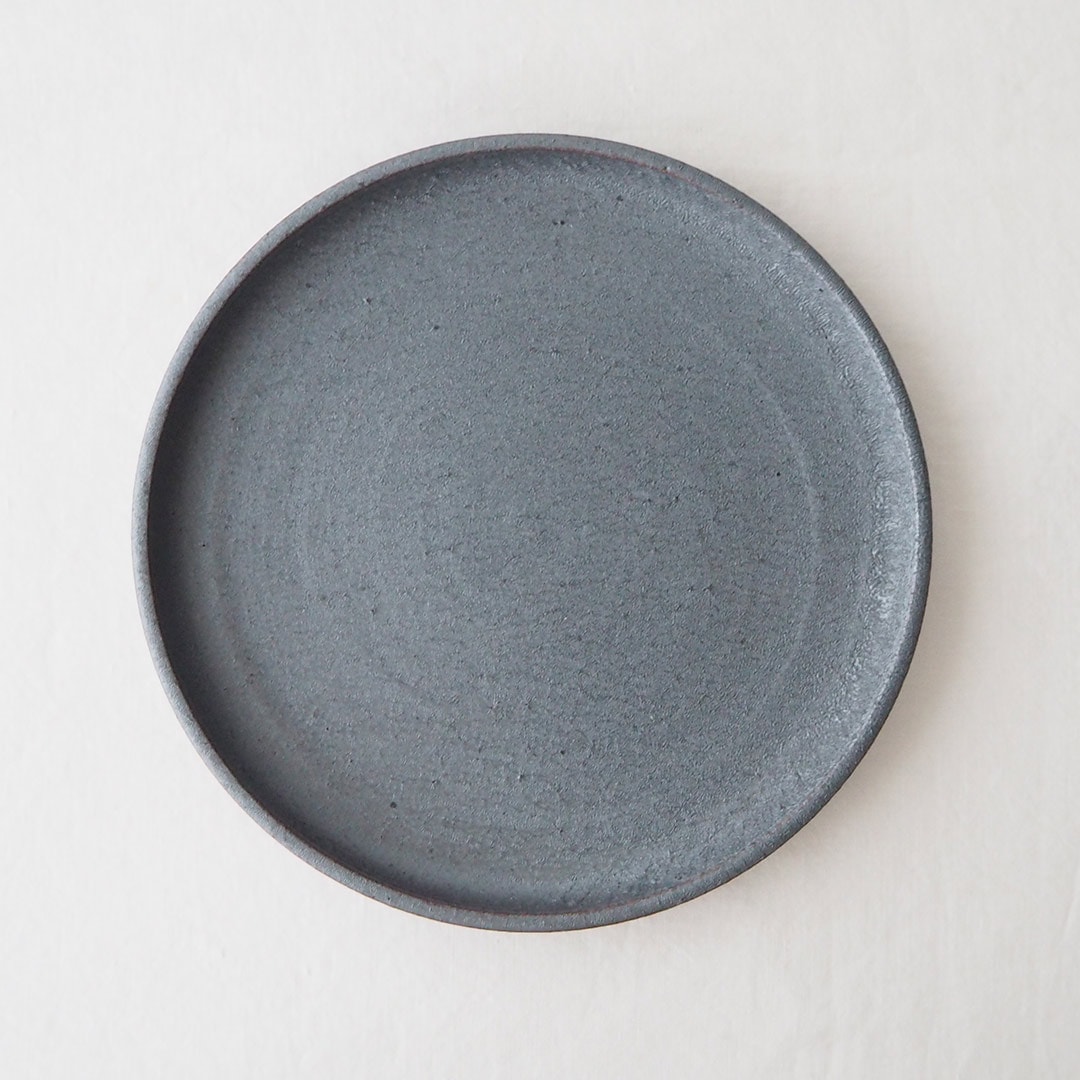 鉄灰釉/7寸プレート皿 | 研窯 | 糸島くらし×ここのき 公式通販サイト