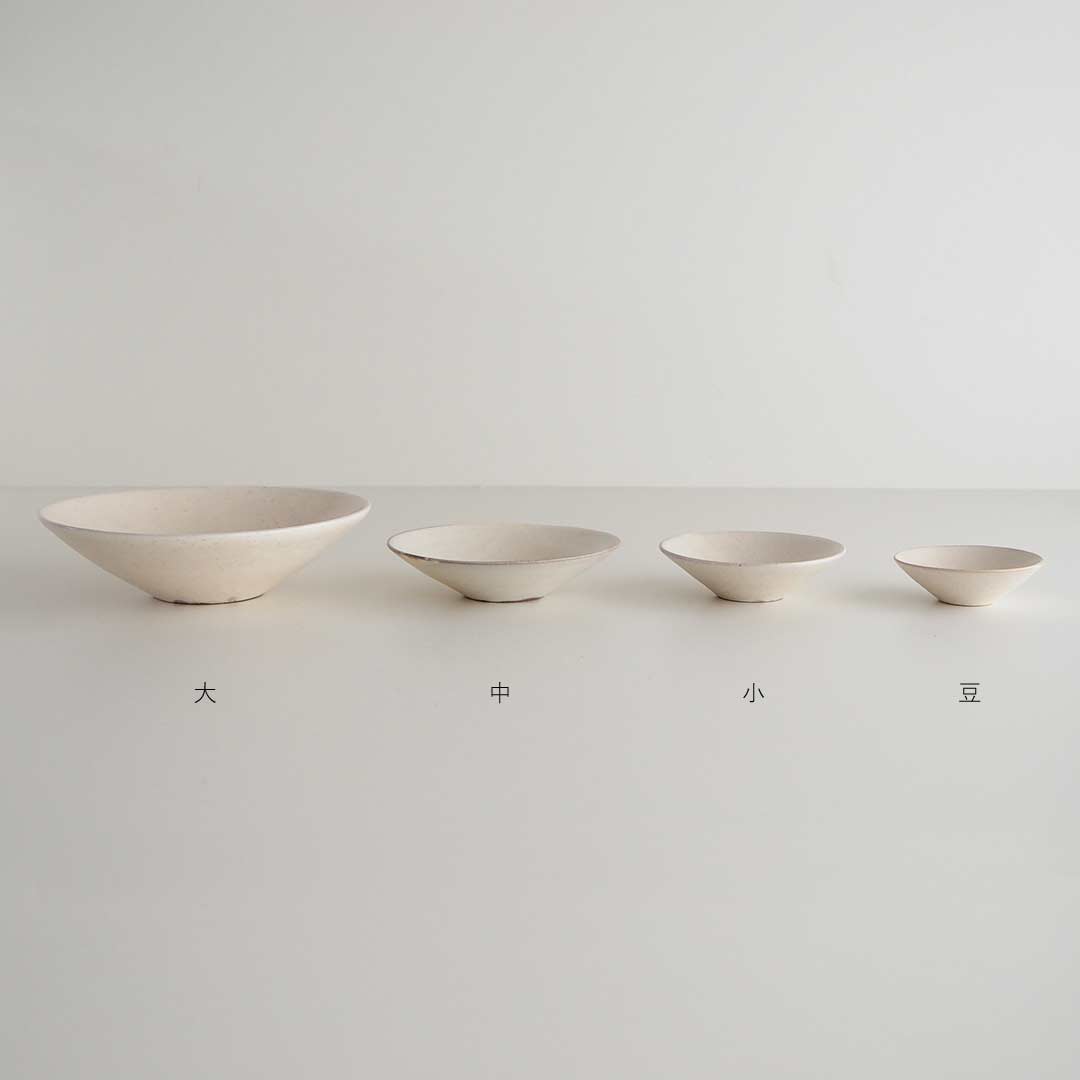 粉引/平鉢/中 | 唐津焼sakata | 糸島くらし×ここのき 公式通販サイト