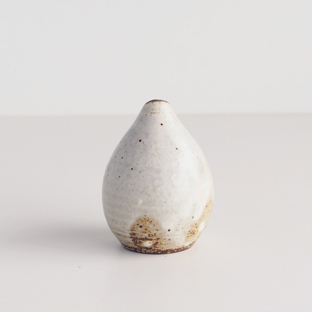✨希少品✨糸島研窯アイボリー釉の陶器製花器 持ち手付き中古美品 アイボリー釉/しずくミニ花器/置くだけ | 研窯 | 糸島くらし