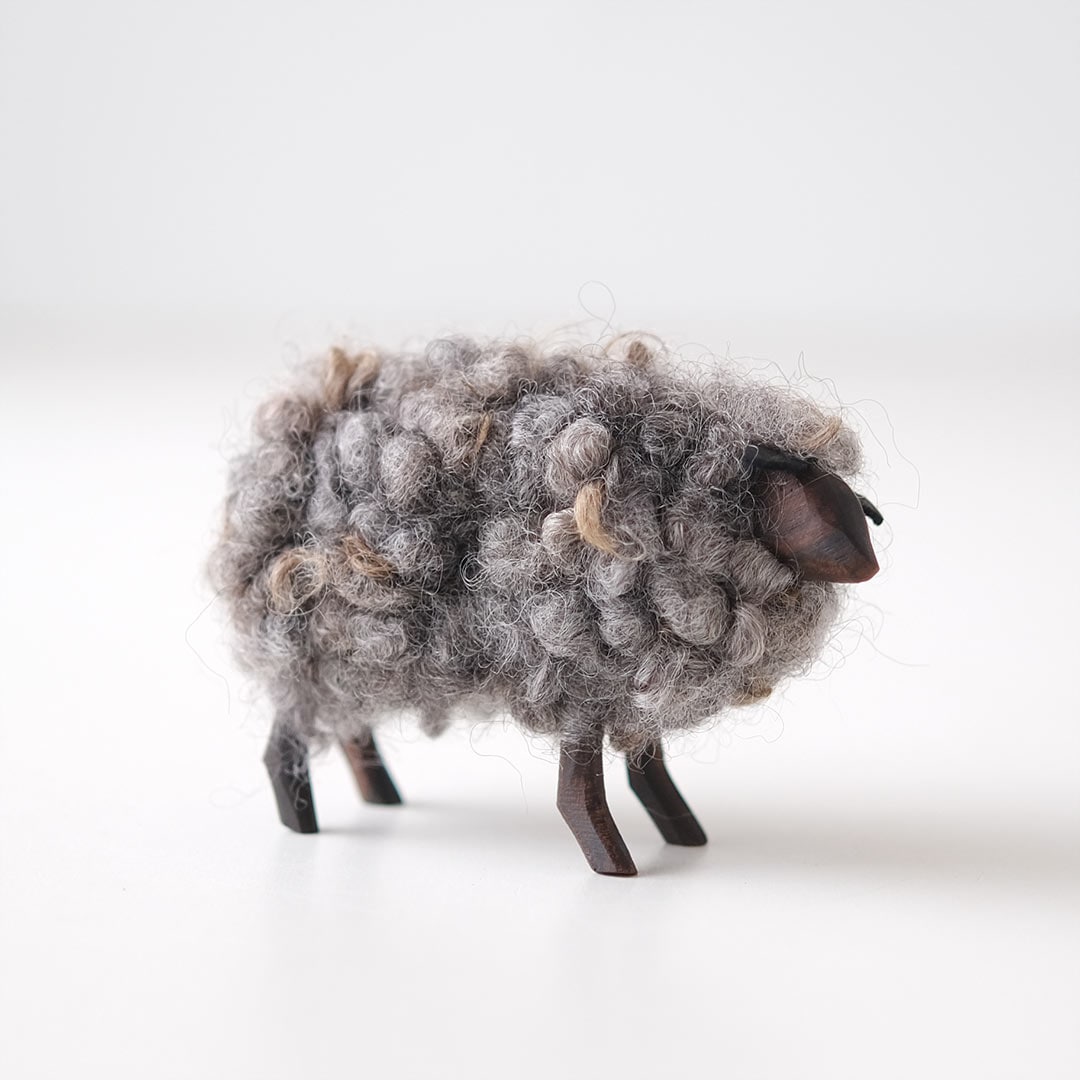 綿を紡いだひつじの置物 羊の置物/グレー/小 | コリデール | 糸島くらし×ここのき 公式通販サイト