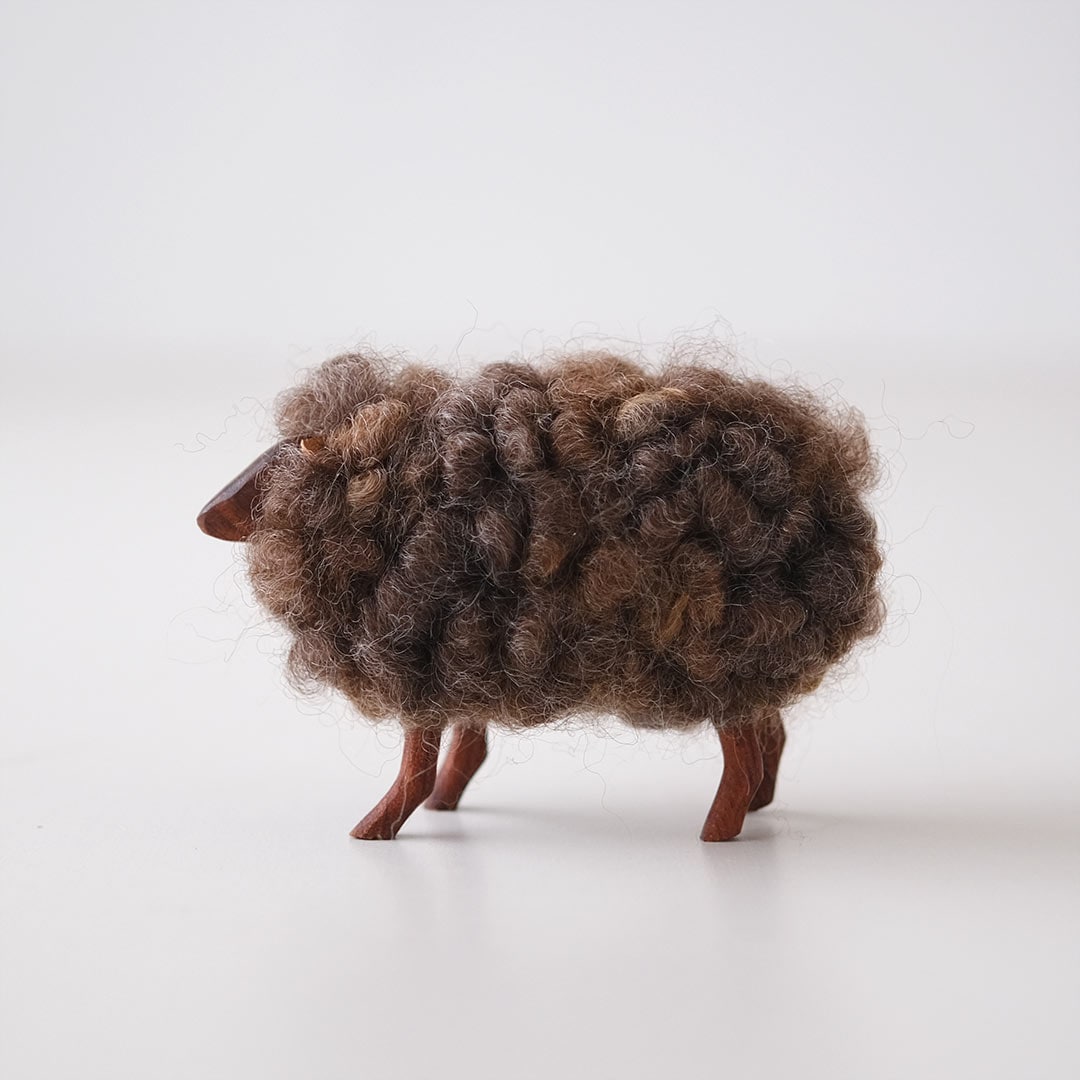羊の置物/ブラウン/小 | コリデール | 糸島くらし×ここのき 公式通販サイト