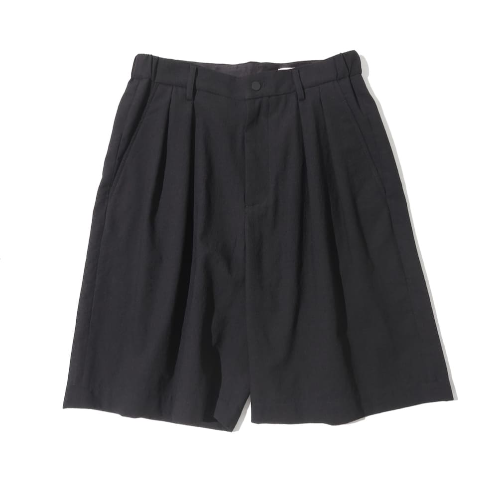 IRENISA(イレニサ) TWO TUCKS WIDE SHORTS