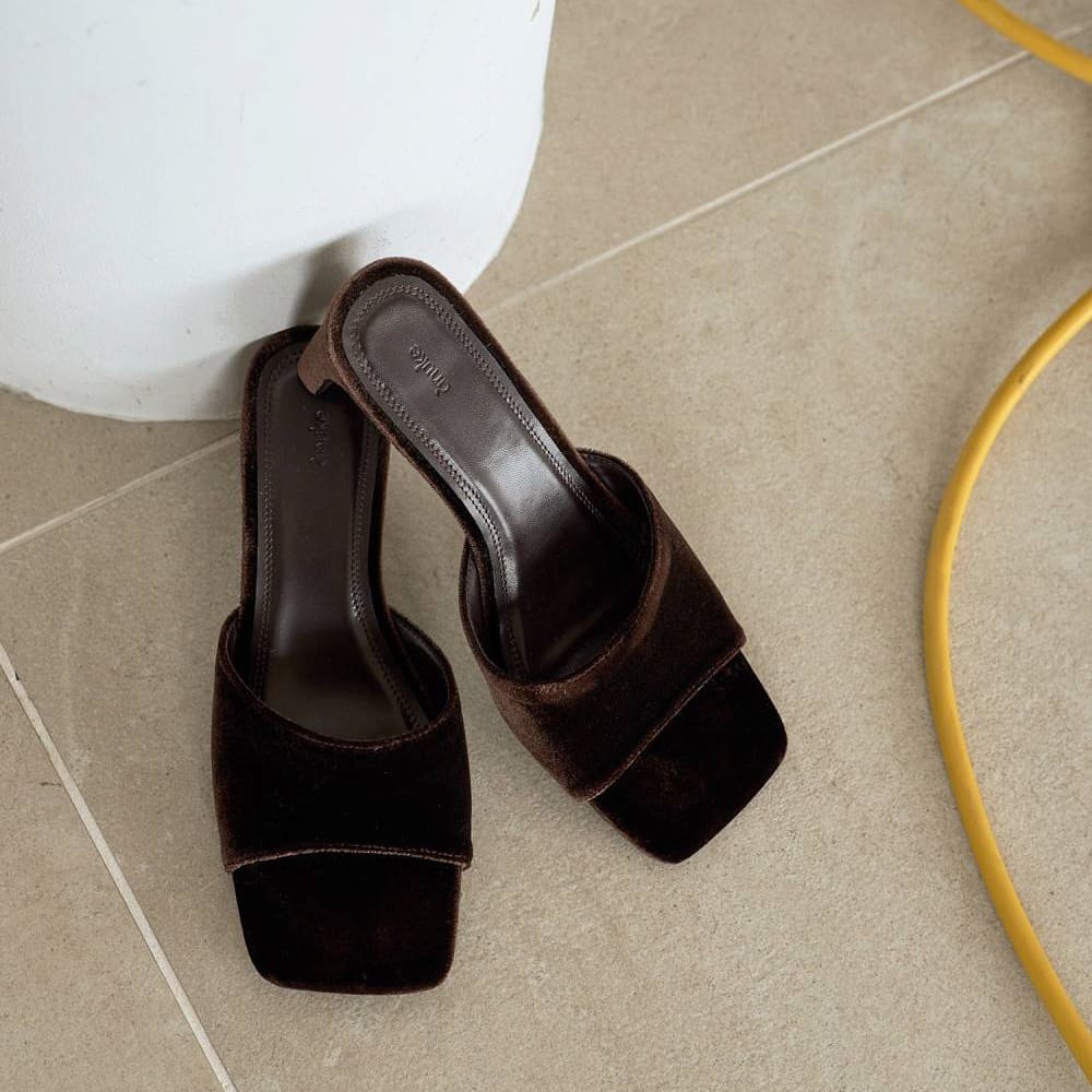 anuke(アンヌーク) Squaretoe Velour Mule