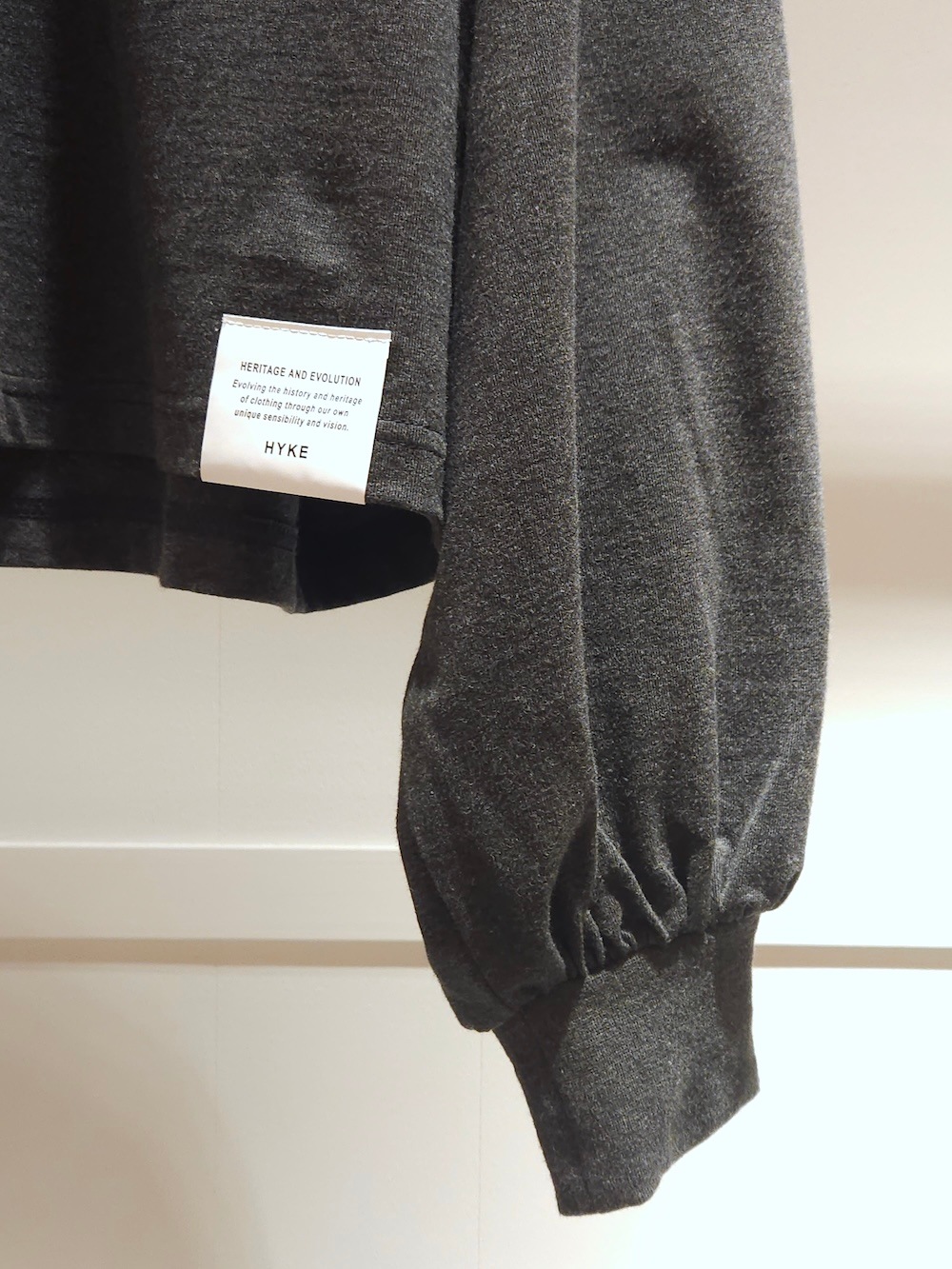 HYKE(ハイク) CROPPED LONG-SLV TEE BIG FIT