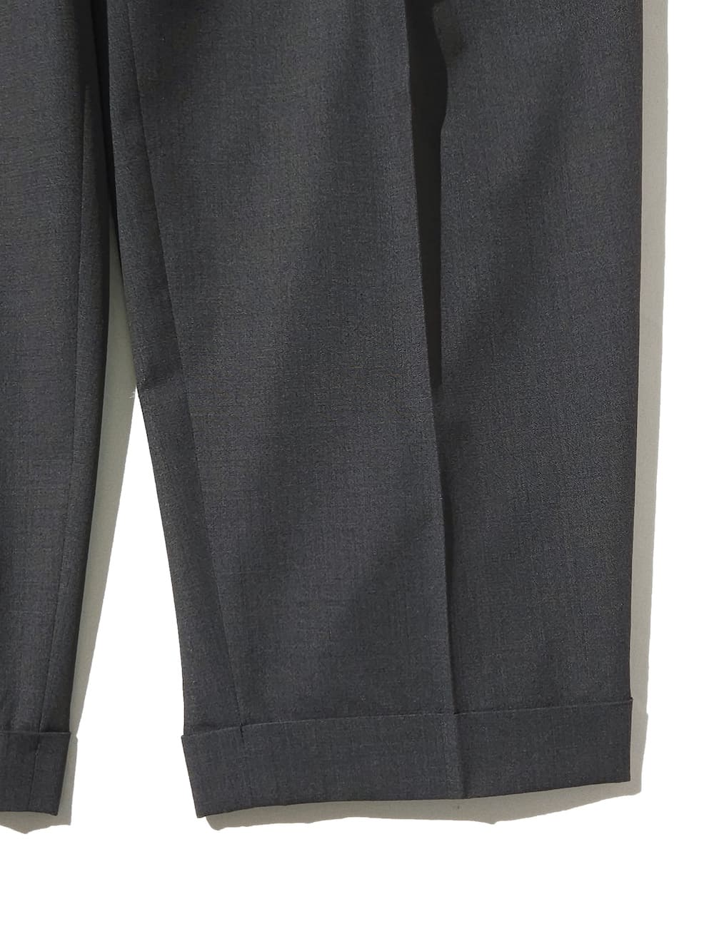 IRENISA(イレニサ) TWO TUCKS TAPERED TROUSERS - COLDBECK ONLINE