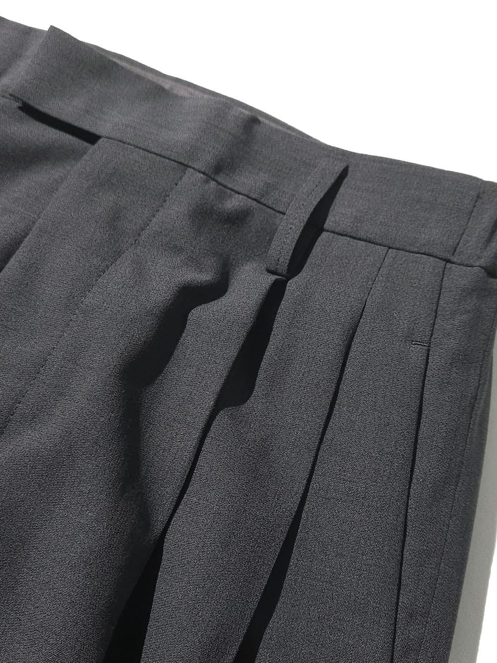 IRENISA(イレニサ) TWO TUCKS TAPERED TROUSERS - COLDBECK