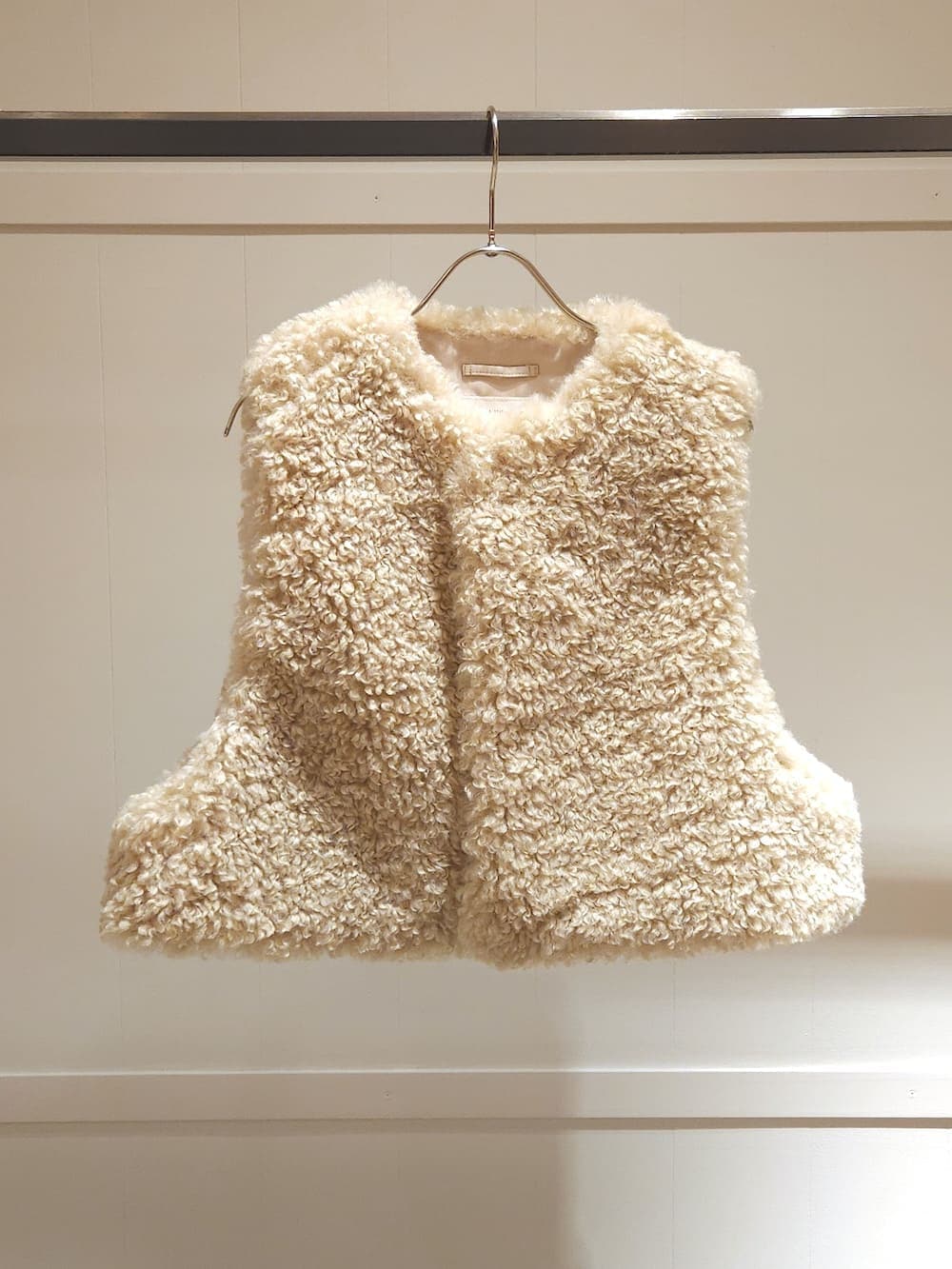 HYKE(ハイク) FAUX SHEARLING CROPPED VEST - COLDBECK ONLINE（コール
