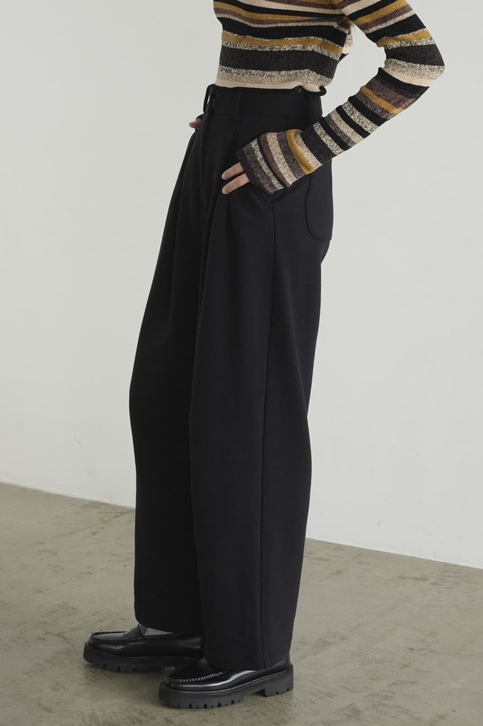 CLANE() TWO TUCK SWEAT PANTS