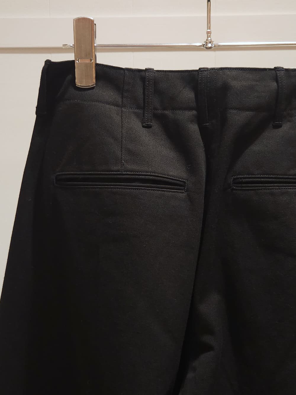 HYKE(ハイク) BARREL LEG CHINO PANTS