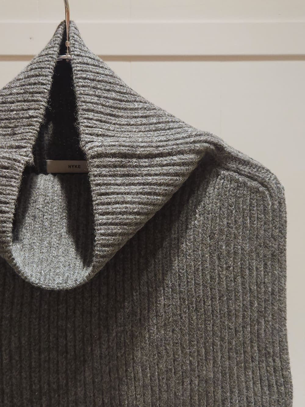 HYKE(ハイク) RIBBED NECK WARMER