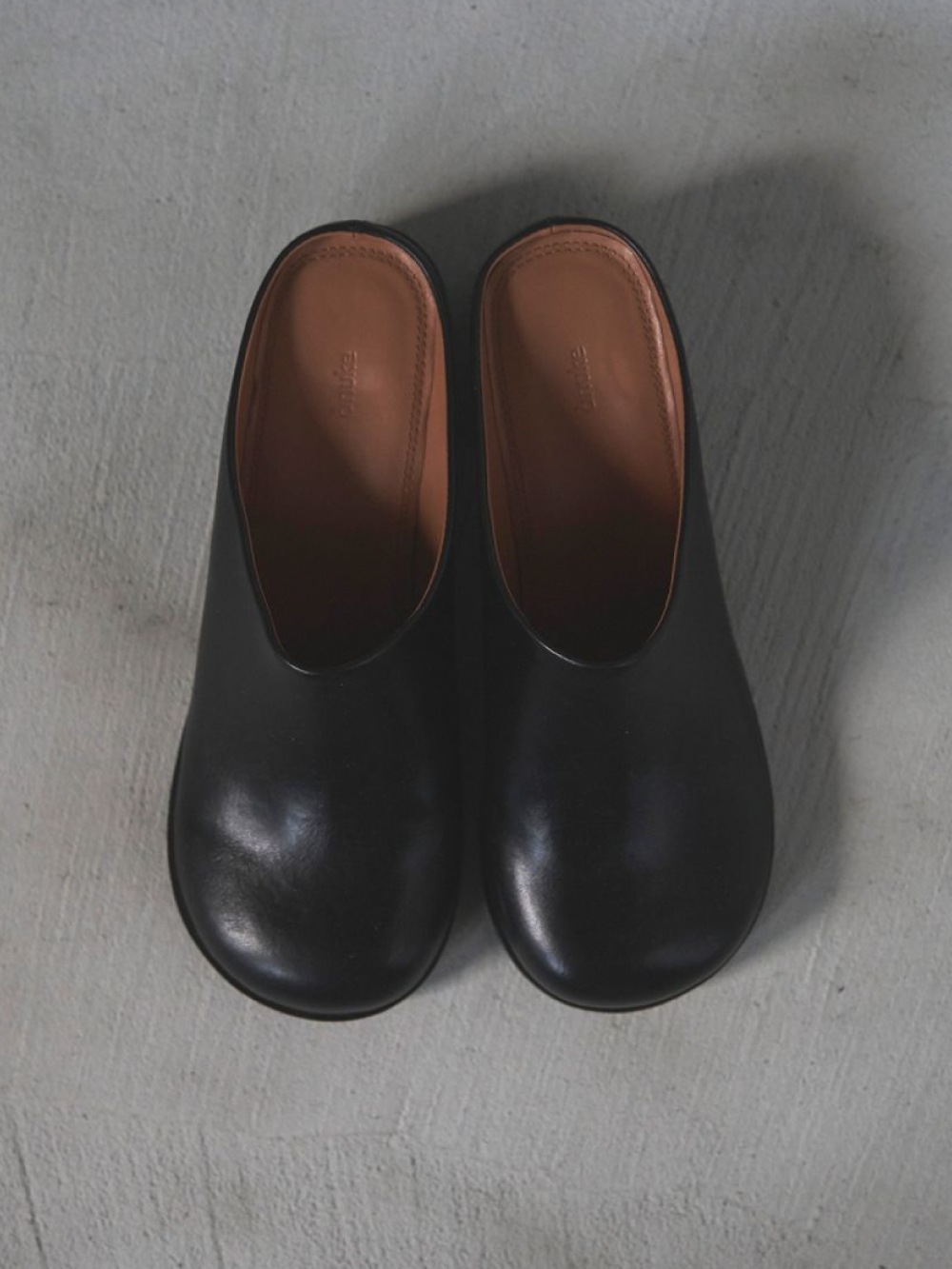 anuke(アンヌーク) Ecoleather Heel Slip-ons - COLDBECK ONLINE