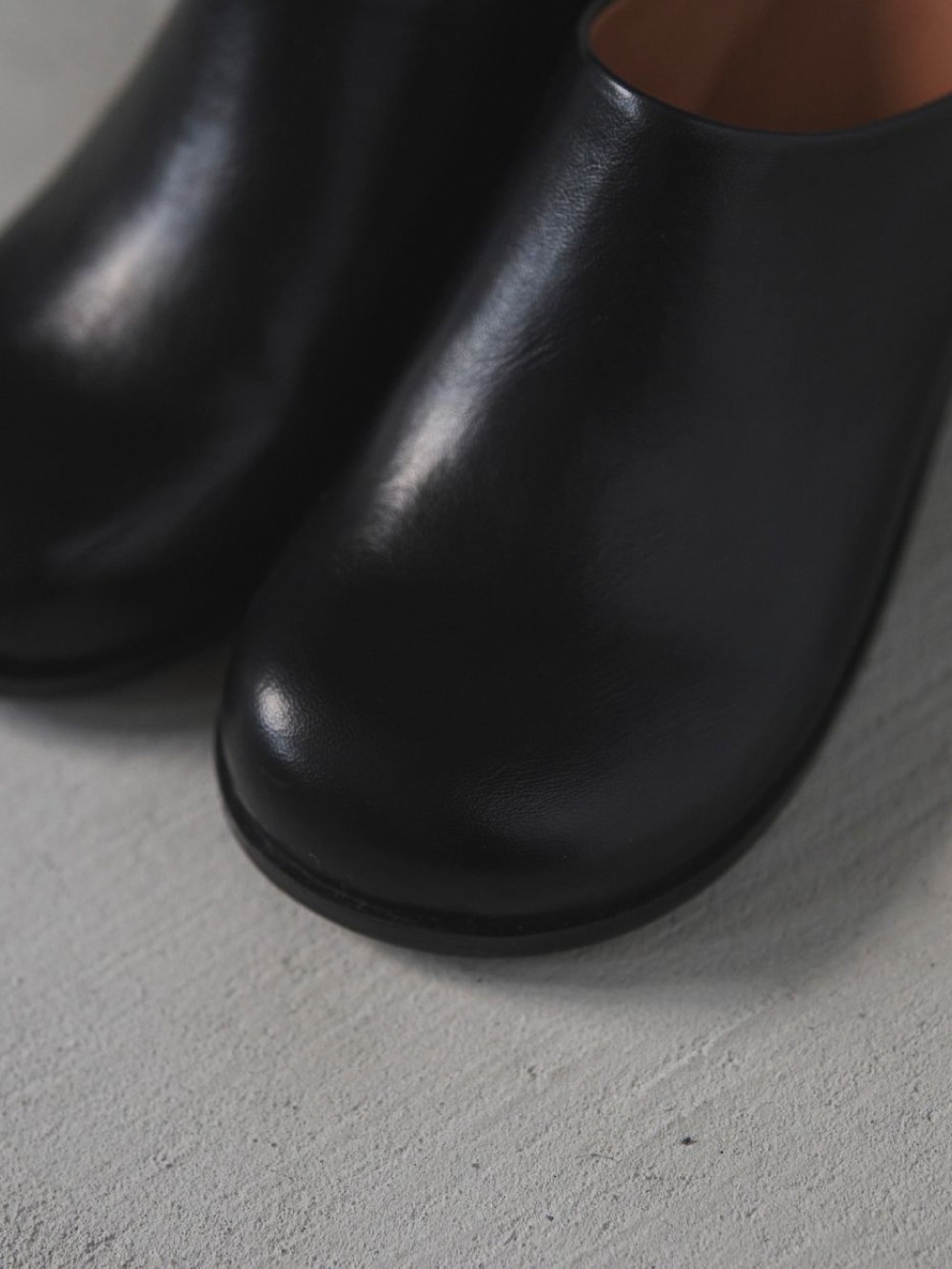 anuke(アンヌーク) Ecoleather Heel Slip-ons - COLDBECK ONLINE