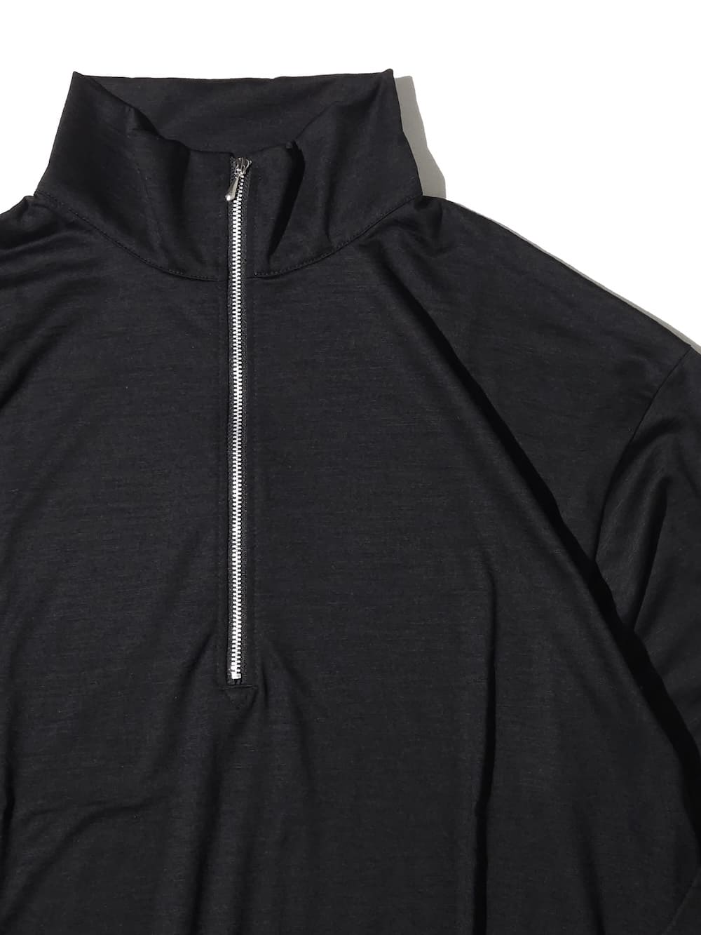 INTERIM(インテリム) EXTRA FINE MERINO WOOL JERSEY HIGH NECK HALF ZIP