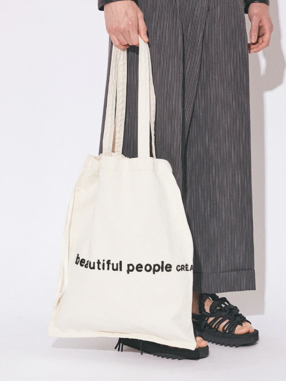 beautiful people(ビューティフルピープル) brushed logo bag