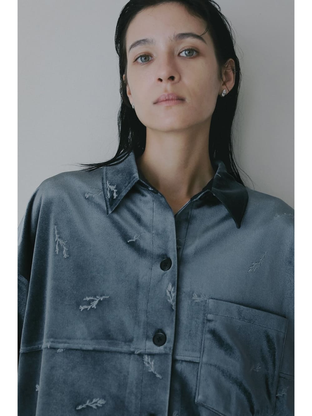 MANOF(マノフ) VELOUR EMBROIDERY SHIRT