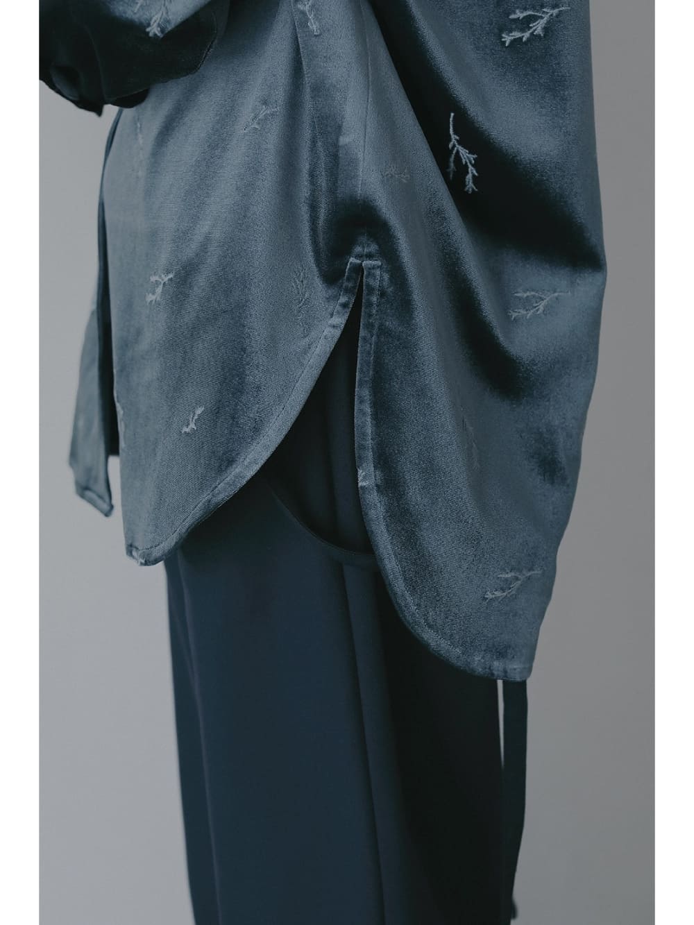 MANOF(マノフ) VELOUR EMBROIDERY SHIRT