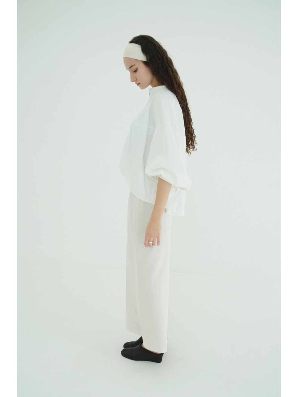 CLANE(クラネ) VOLUME SLEEVE STAND NECK SHIRTS