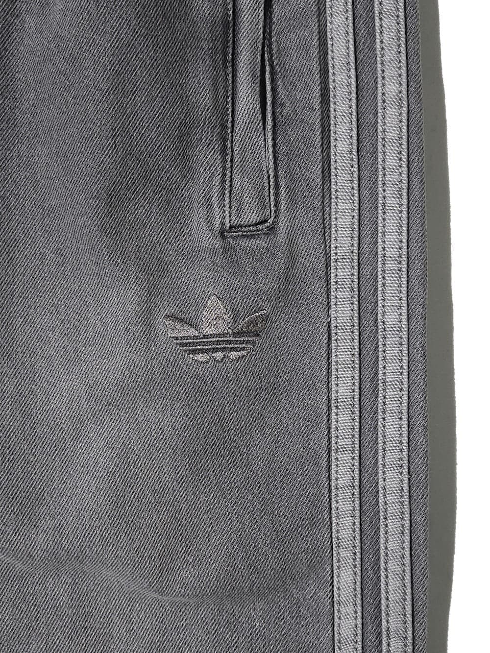 adidas Originals(アディダスオリジナルス) アディカラー ルーズ トラックパンツ デニム ストーン