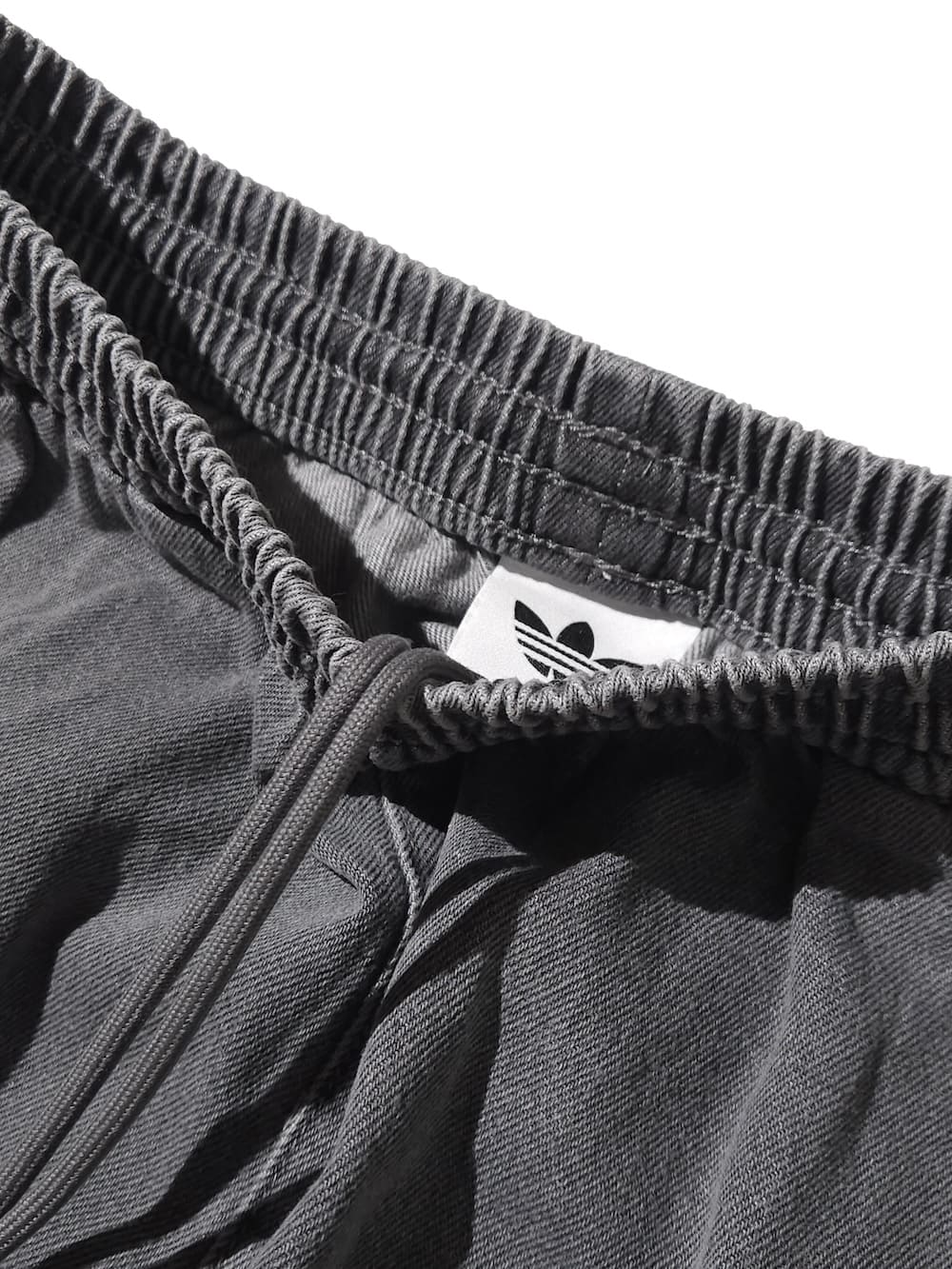 adidas Originals(アディダスオリジナルス) アディカラー ルーズ トラックパンツ デニム ストーン