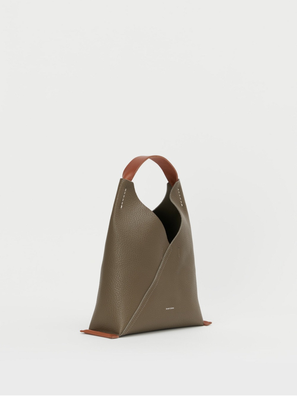 Hender Scheme(エンダースキーマ) triangle bag