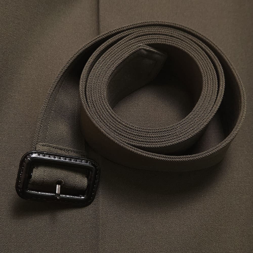 SALE】THE RERACS(ザリラクス) RERACS BRUSHED BACK SATIN BELTED TUCK