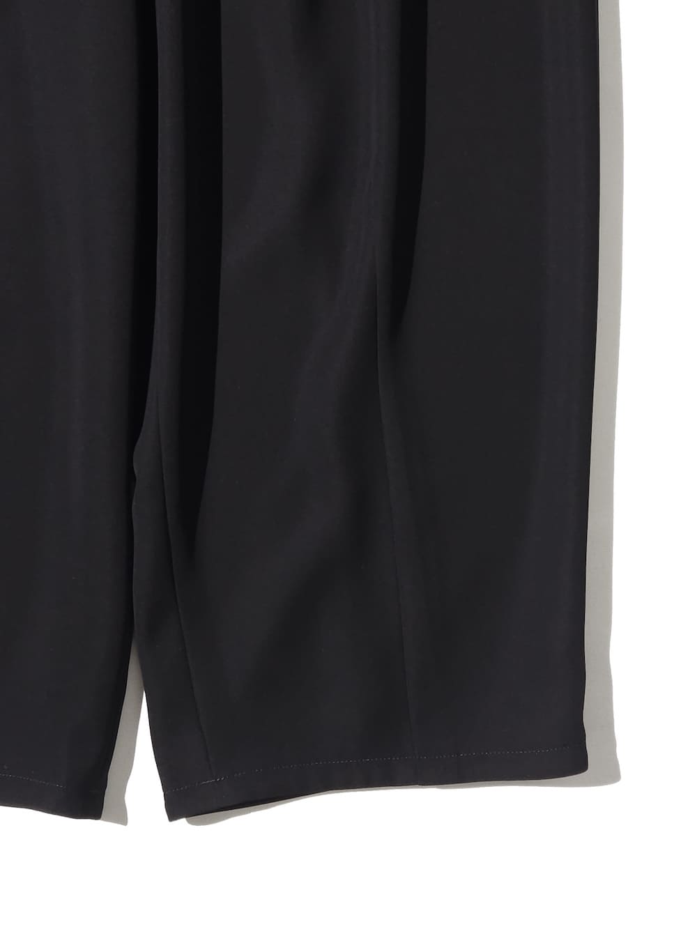 23年✨新品タグ付✨エンフォルド ELASTIC TACK TROUSERS 黒 ENFOLD(エンフォルド) FORM TROUSER - COLDBECK ONLINE（コールベック