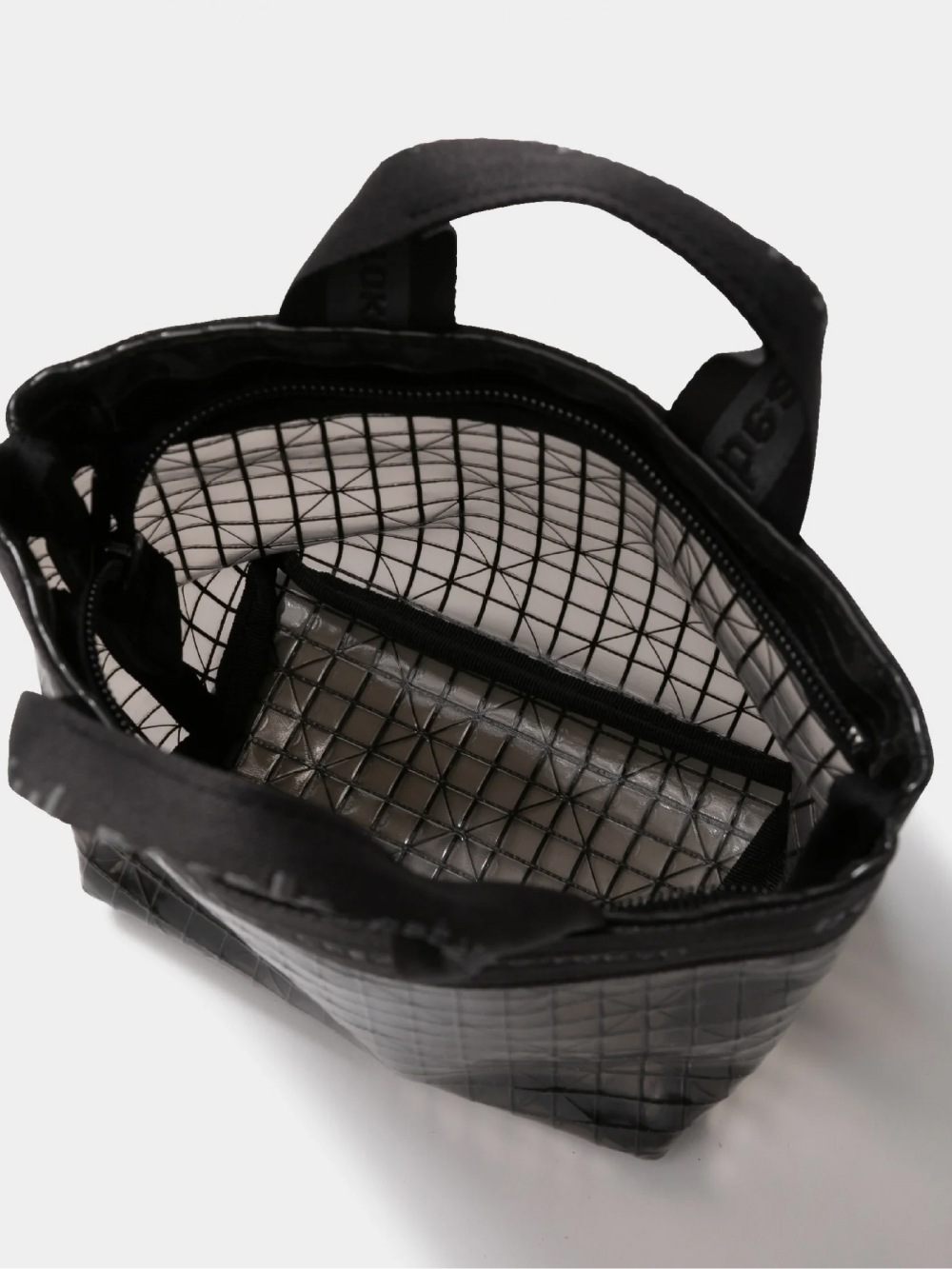 beautiful people(ビューティフルピープル) plaid vinyl logo poach