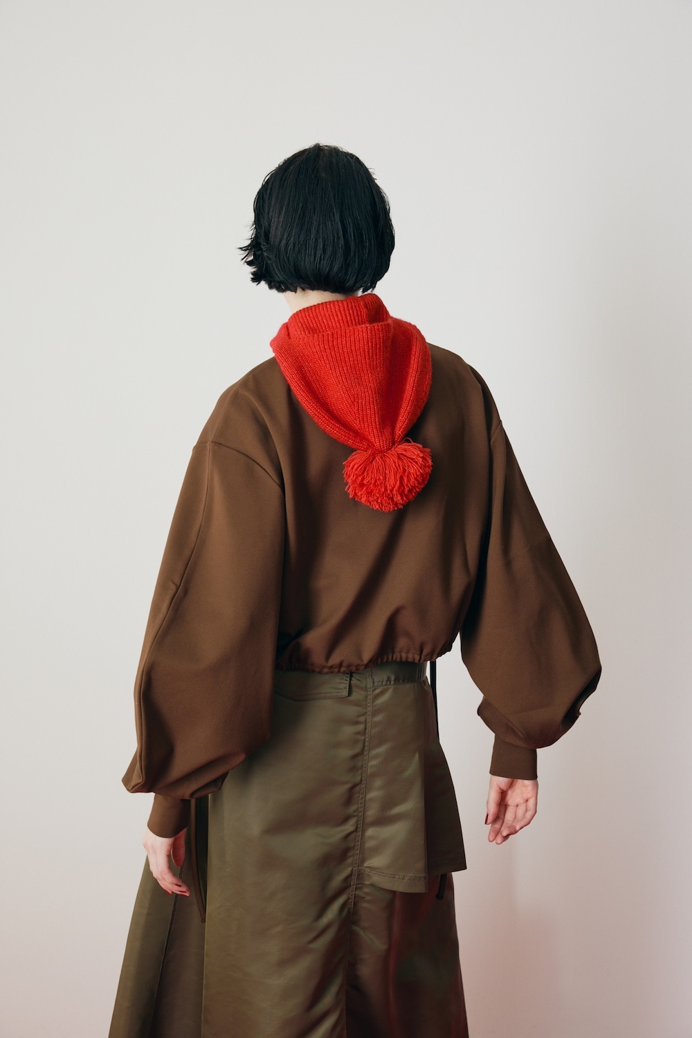 Volume cape HeRIN.CYE ヘリンドットサイ HeRIN.CYE(ヘリンドットサイ) Short round hem tops - COLDBECK ONLINE