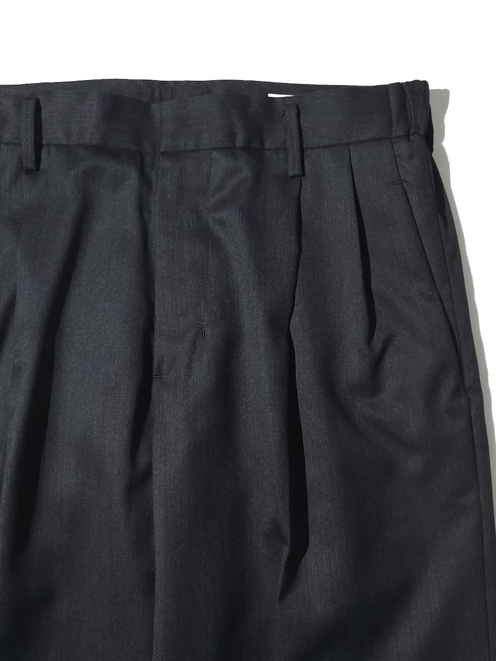 IRENISA(イレニサ) TWO TUCKS WIDE TROUSERS