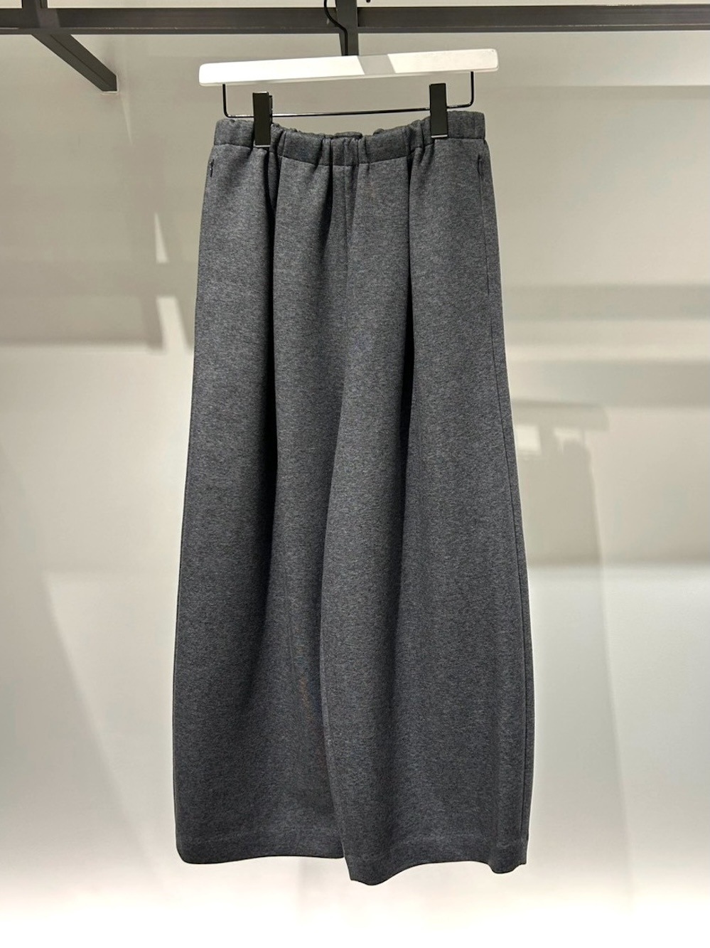 ENFOLD(エンフォルド) CURVE CROPPED-PANTS
