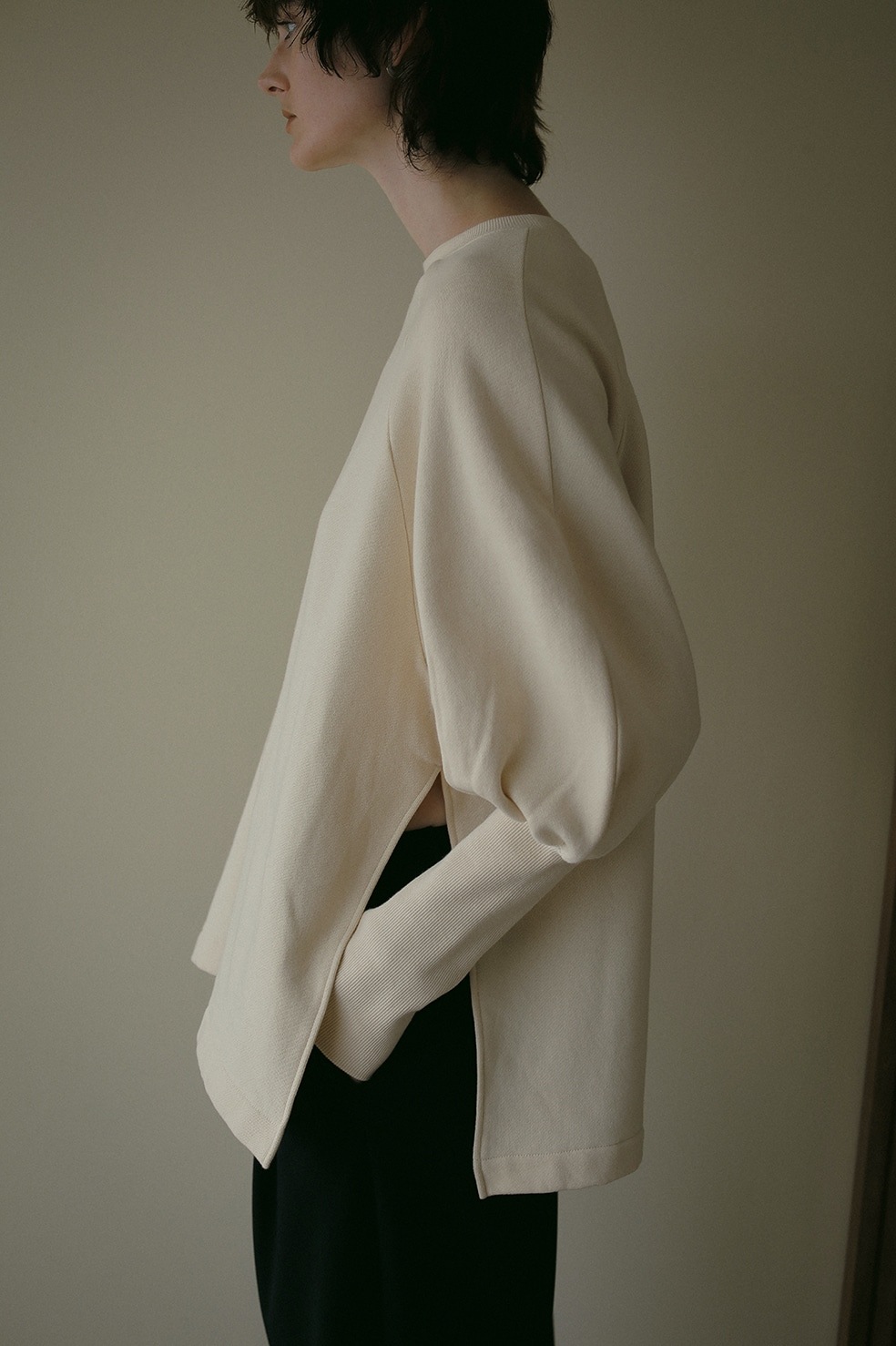 MANOF(マノフ) PUFF SLEEVE CUT TOPS