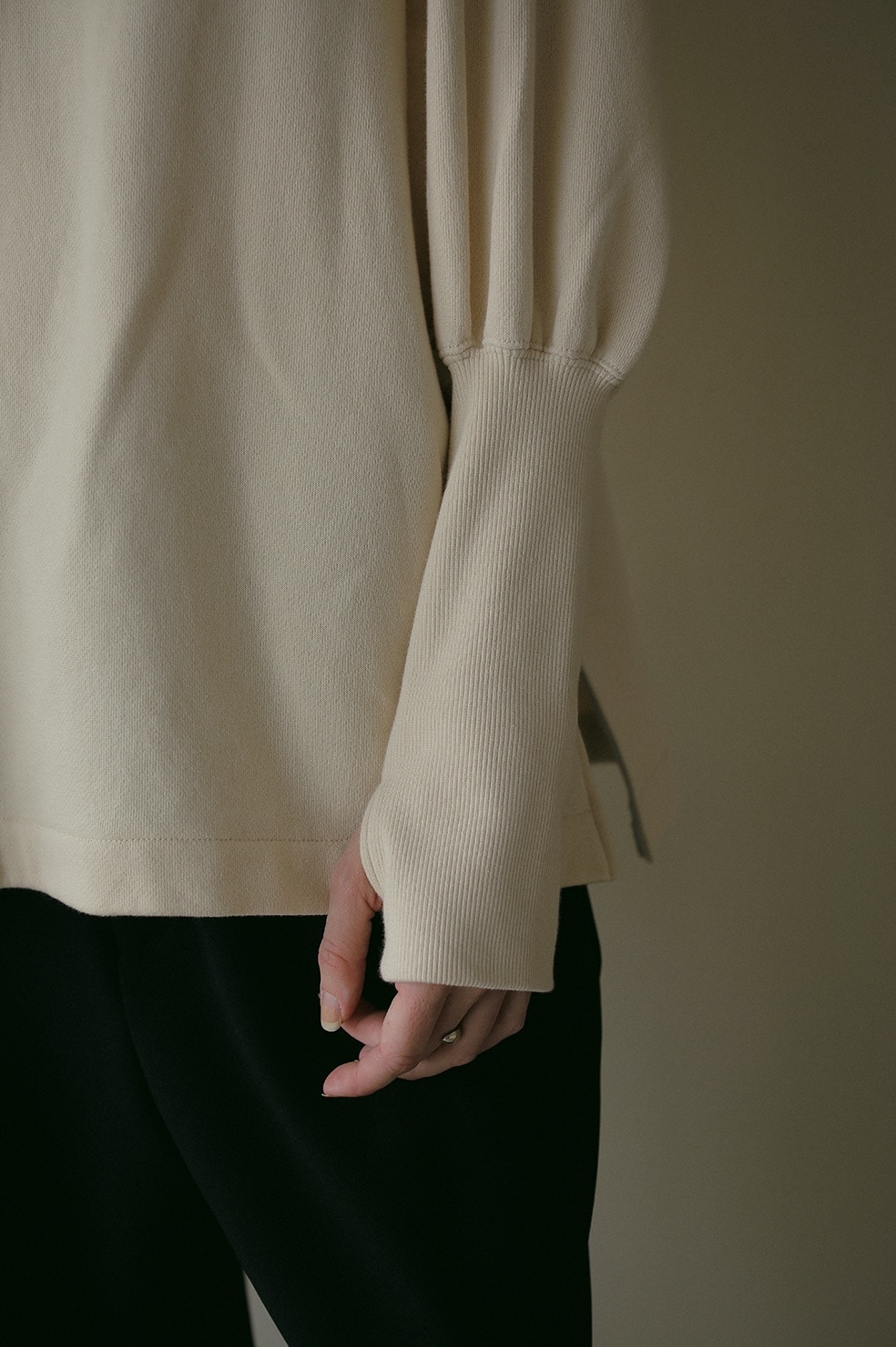 MANOF(マノフ) PUFF SLEEVE CUT TOPS