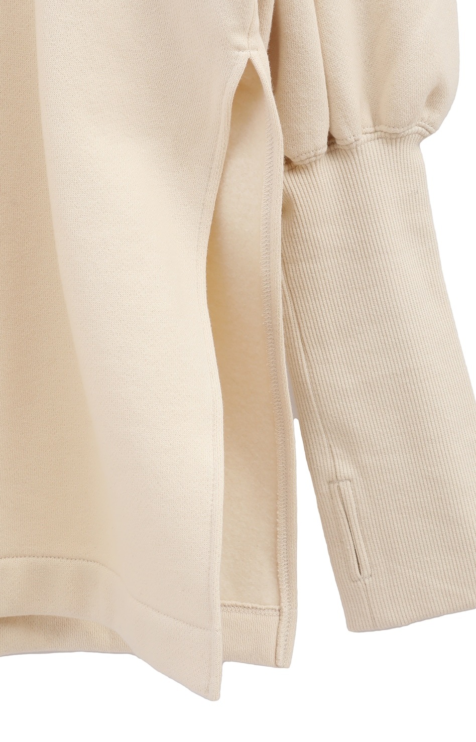 MANOF(マノフ) PUFF SLEEVE CUT TOPS