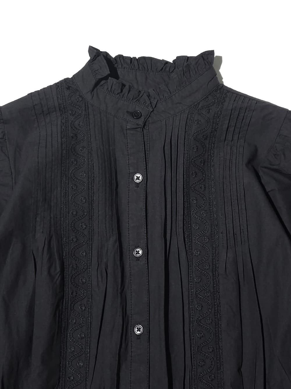 crinkle crinkle crinkle(クリンクルクリンクルクリンクル) rebuilt neck embroidery blouse