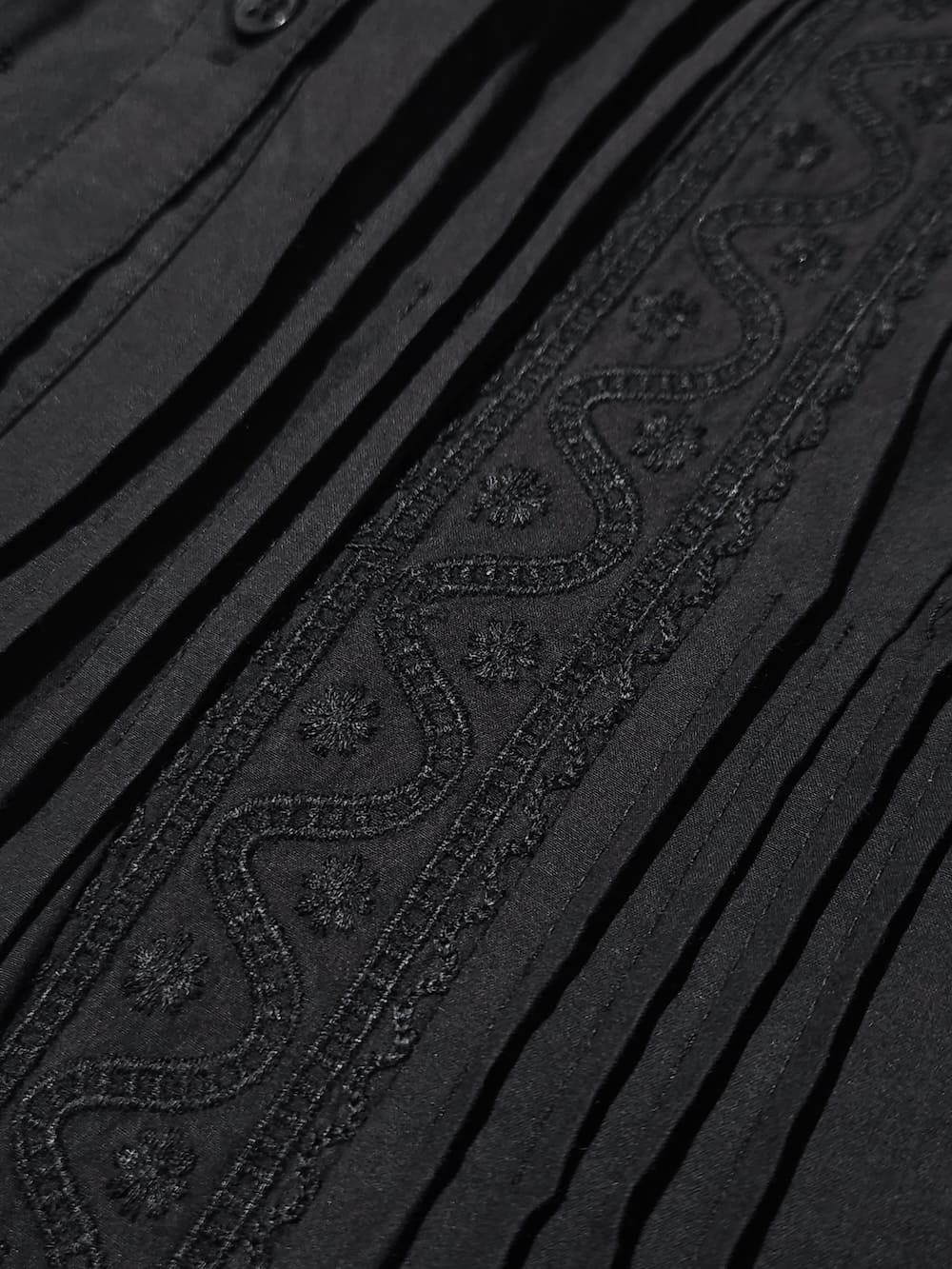 crinkle crinkle crinkle(クリンクルクリンクルクリンクル) rebuilt neck embroidery blouse