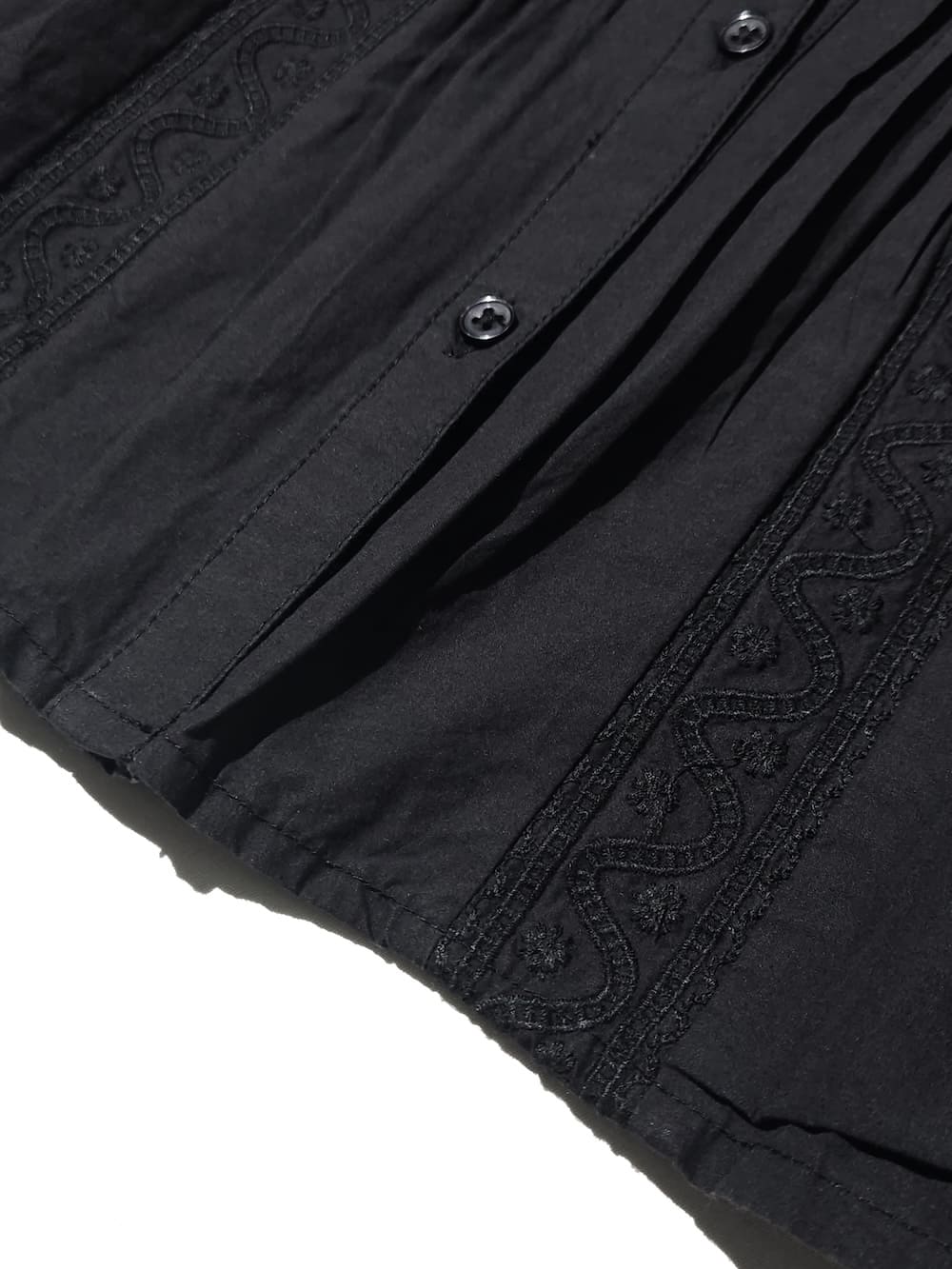 crinkle crinkle crinkle(クリンクルクリンクルクリンクル) rebuilt neck embroidery blouse