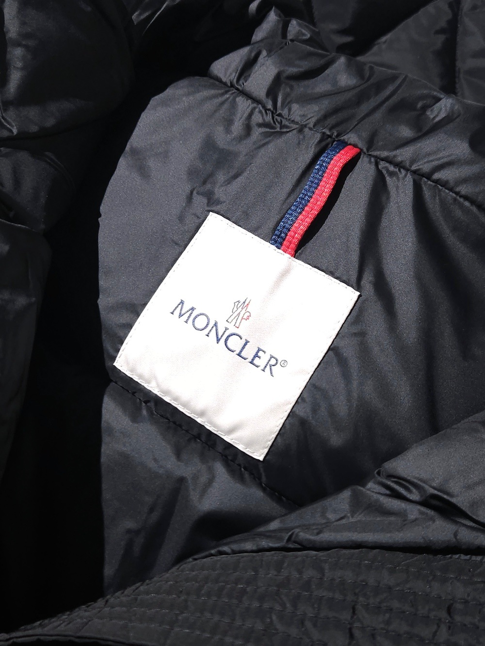 MONCLER(モンクレール) Avoce Short Down Jacket