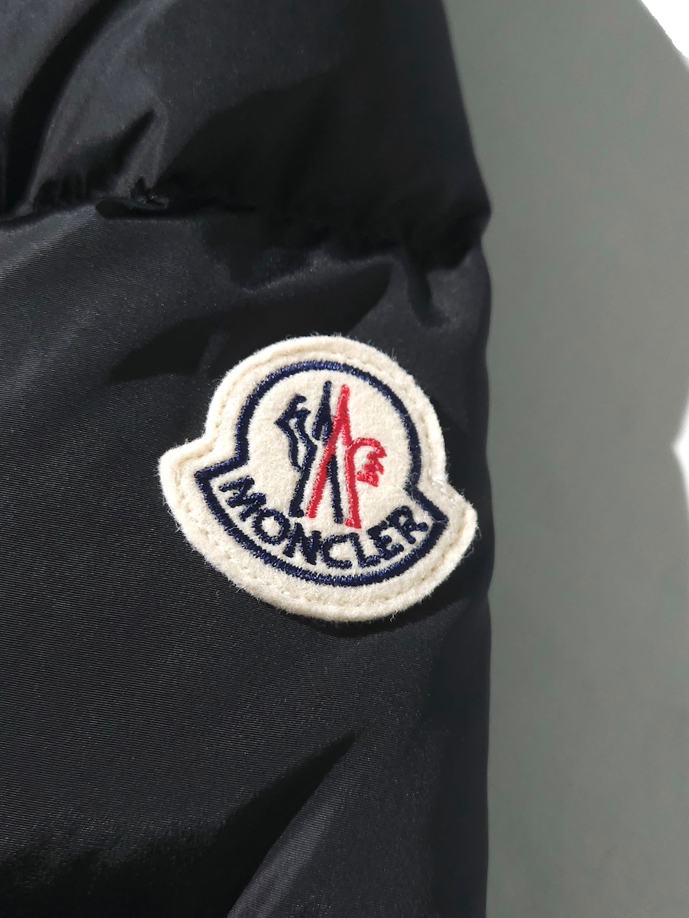 MONCLER(モンクレール) Avoce Short Down Jacket