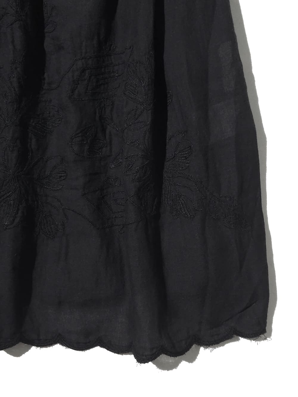 crinkle crinkle crinkle(クリンクルクリンクルクリンクル) embroidery scallop cami dress