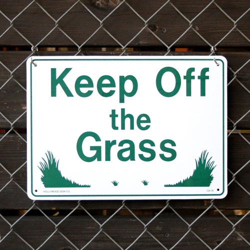 プラスチックメッセージサインボード Keep Off the Grass （芝生に入るな ） CA-18 案内看板 店舗装飾 アメリカ雑貨 アメリカン雑貨