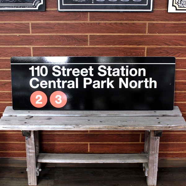 アメリカの工場直輸入の道路標識！ニューヨーク地下鉄の案内標識 Lサイズ 「Central Park」 SW-4-L 縦30.5×横91.5cm New York サブウェイサイン セントラルパーク 標識 アメリカ製 インテリア ガレージング 店舗装飾 アメリカ雑貨
