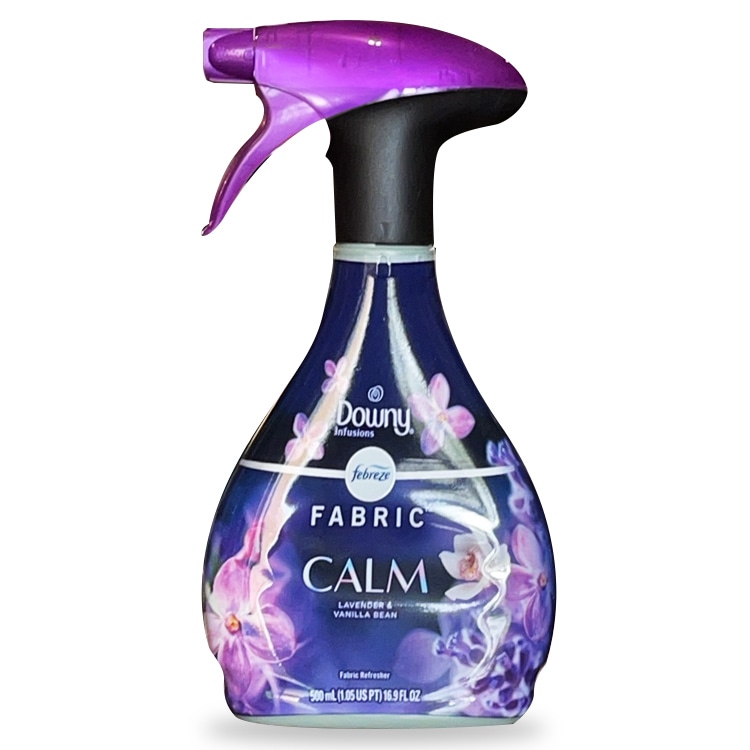 衣類の消臭・芳香スプレー。芳香剤 スプレー式 febreze ファブリーズ CALM ラベンダー＆バニラビーン 500ml 16.9oz 消臭 芳香剤 布製品 衣類 車内 日用品 エキストラ ストレングス アメリカ製 アメリカ雑貨