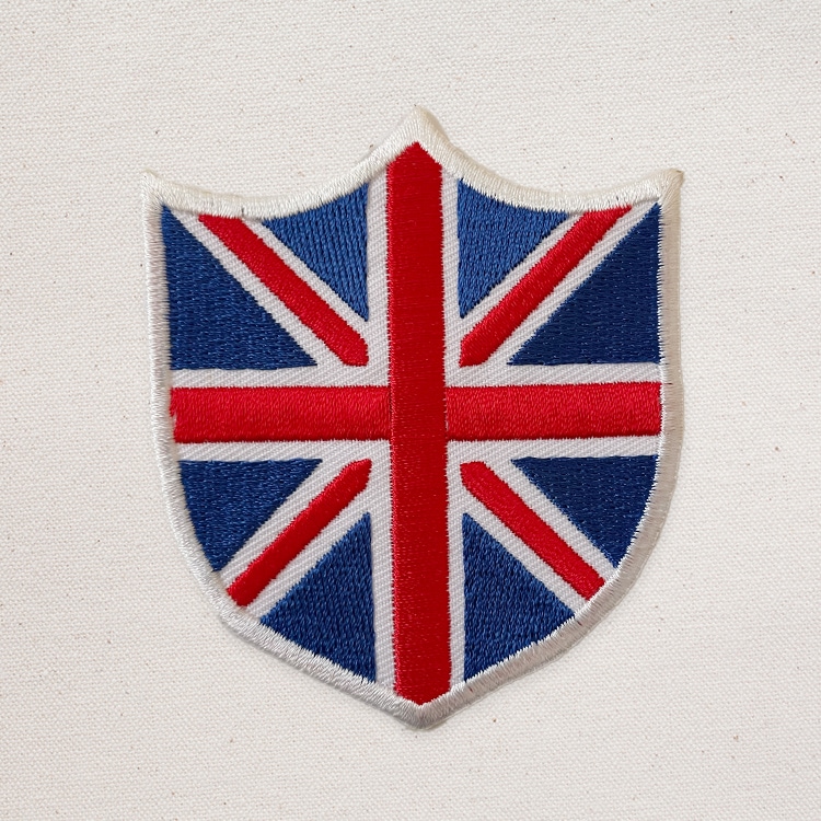 【メール便発送】ワッペン イギリス 国旗 ダイカット 縦8×横6.8cm コットン製 アイロン 大人向け パッチ 海外 アレンジ かっこいい アメリカン雑貨アイロンで手軽につけられる刺繍ワッペン。