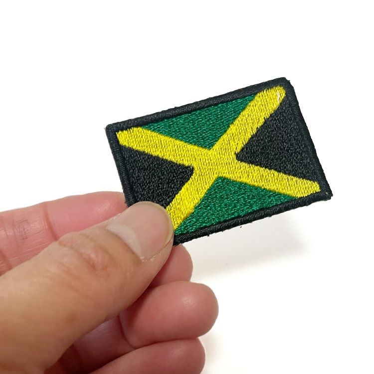 【メール便発送】ワッペン ブラジル国旗 スクエア 小  縦3×横4.6cm コットン製 アイロン 大人向け パッチ 海外 アレンジ かっこいい アメリカン雑貨アイロンで手軽につけられる刺繍ワッペン。