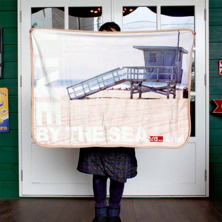 【SALE！】ひざ掛け Live By The Sea CALIFORNIA クォーター ブランケット「Lifeguard ライフガード 」縦75×横105cm ポリエステル製 ビーチ カリフォルニア アメリカン雑貨