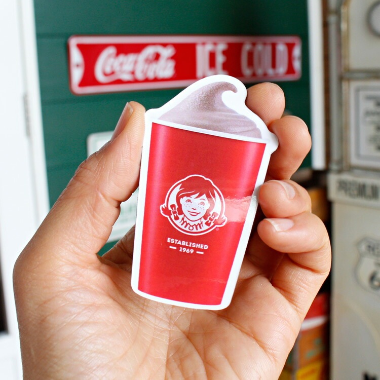 【メール便発送】Wendy's ウエンディーズ マグネット FROSTY 高さ7.7×幅4.5cm PVC製  磁石 冷蔵庫 アメリカン雑貨