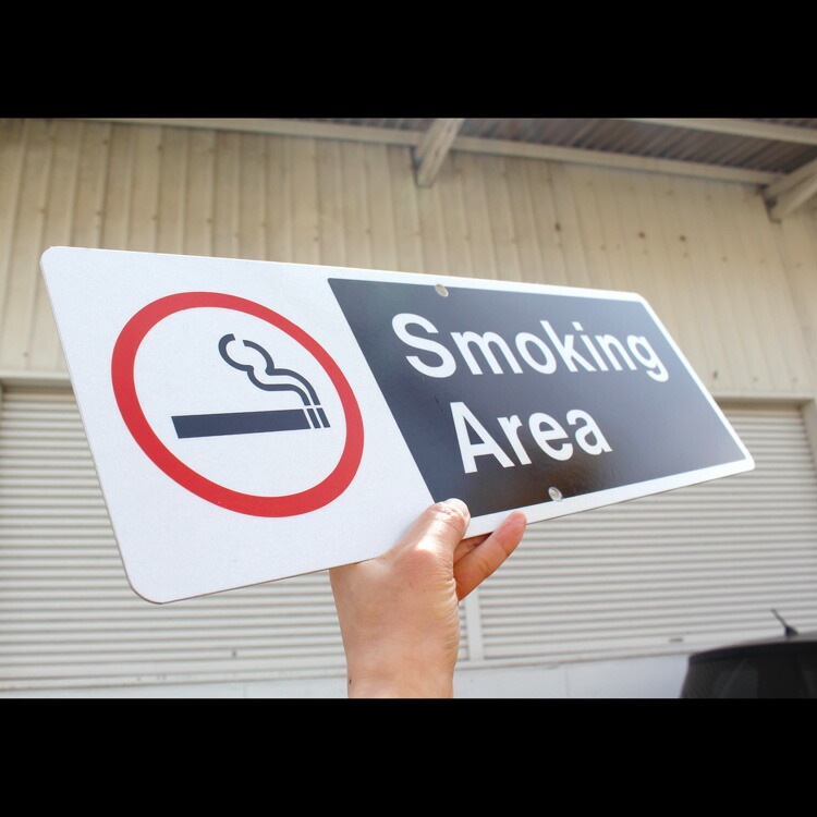 看板 ロードサイン SMOKING AREA 喫煙エリア 高さ18×幅50.8cm スチール