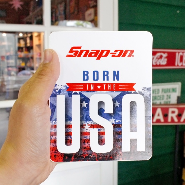 【メール便発送】Snap-on スナップオン デカール スクエア USA（大文字） 星条旗カラー 縦12.7×横10.2cm ステッカー シール 車 ガレージ アメリカン雑貨アメリカを代表する工具メーカーのオフィシャルデカール。