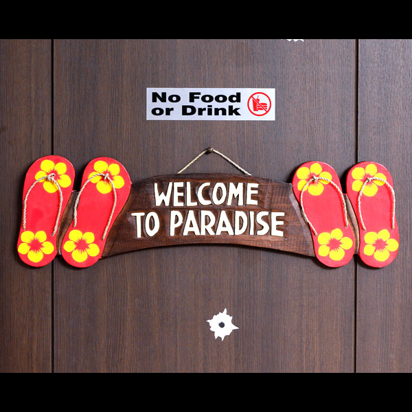 ビーチウォールサイン「サンダル」（レッド）　ハワイアン インテリア ビーチスタイル 木製看板 アメリカン雑貨ドアサイズのお洒落なウォールハンガー。